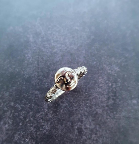 Moon Face Ring