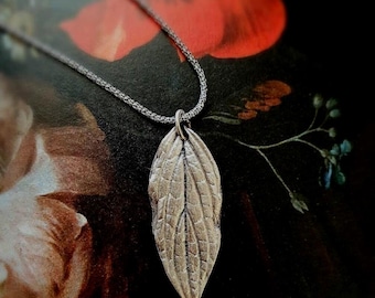 Leaf Pendant Necklace
