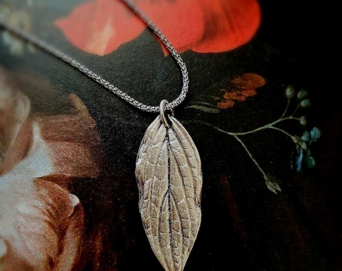 Leaf Pendant Necklace