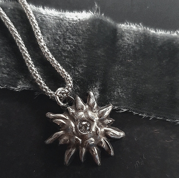 Floral Edelweiss pendant necklace