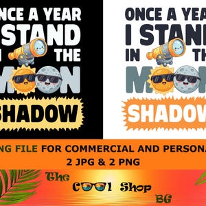 Könnte beinhalten: Schwarz-weiß Grafikdesign mit dem Text "ONCE A YEAR I STAND IN THE MOON SHADOW". Das Design beinhaltet ein Cartoon-Teleskop, Sonne und Mond mit Sonnenbrille. Der Text "CUTTING FILE FOR COMMERCIAL AND PERSONAL USE" ist ebenfalls enthalten.