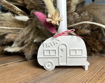 Wohnwagen Camper Kerzenständer Kerzenhalter Stabkerzenhalter Campingliebe Wohnanhänger Ostern Geburtstag Raysin Handarbeit gegossen Deko