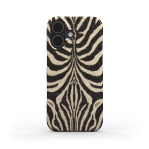 Può includere: Una custodia per telefono con un motivo zebrato. La custodia presenta un motivo in bianco e nero che imita le strisce di una zebra. La custodia ha un ritaglio per la fotocamera nell'angolo in alto a sinistra.