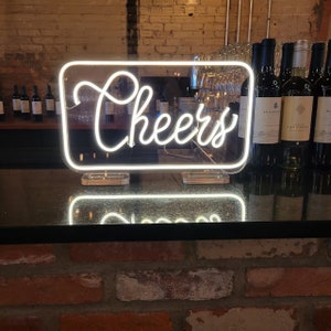 Sinal de néon led de felicidades, sinal de decoração de luz de mesa de bar feito à mão, sinal de decoração de festa personalizado, sinal de néon de felicidades com suporte/suporte, decoração de recepção de bar