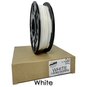 Peut inclure: Une bobine de filament PLA blanc pour l'impression 3D. La bobine est &eacute;tiquet&eacute;e "The Refill Station" et "PLA 1.75MM 250g WHITE 3DPLA250W".