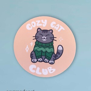 Adesivo Cozy Cat Club Vinil Fosco | suéter outono inverno animais decalque cottagecore rosa fofo kawaii hydroflask bullet journal gatinho gatinho