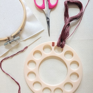 3D Printed Thread Holder, Floss Holder, Round