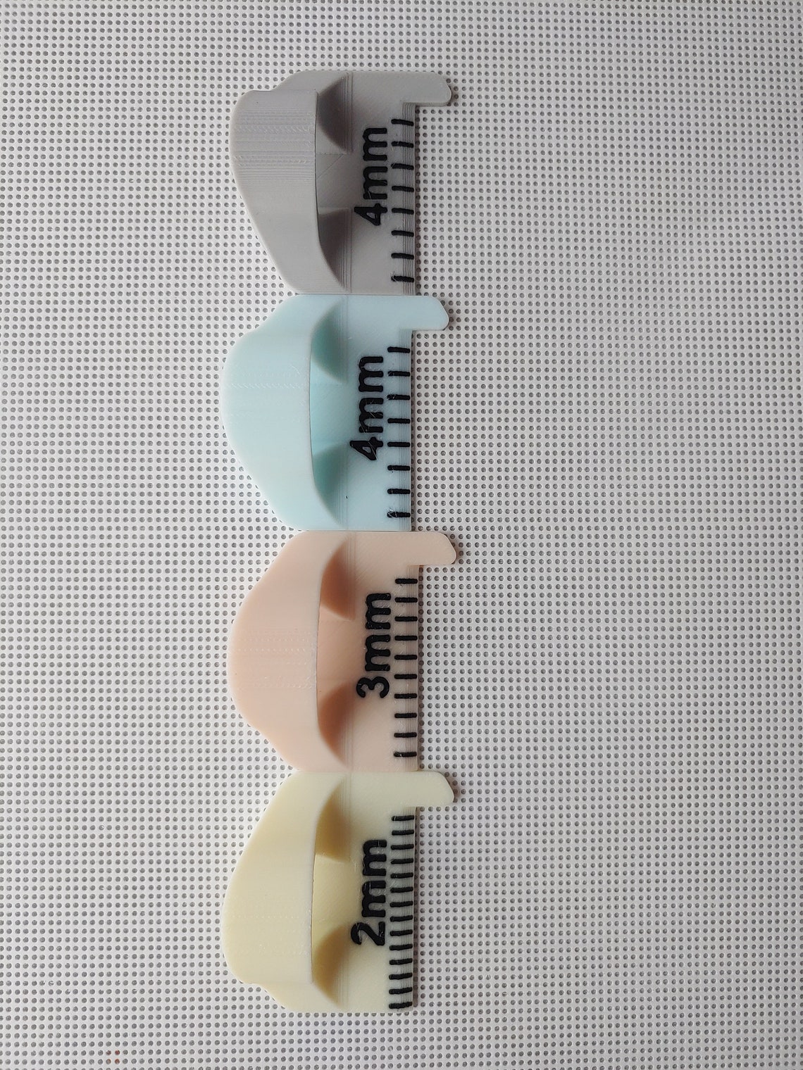 Right-handed Sewing Template: Finger Ruler for Equal Stitches (4mm, 3mm ...