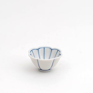 Hasami Ware Chrysanthemum Shape Mini Dish Kobachi Bowl