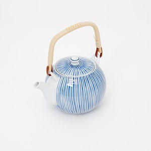 Handmade Blue and White Porcelain Hasami Japanese Hand-held Teapot with stainless strainer