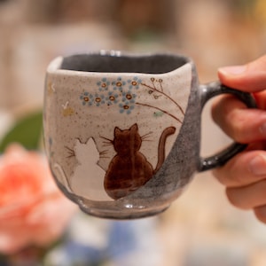 Authentic Handmade Kutani ware Cat Mug 7.8 oz - Japanese Mug / Cat Lover Gift / Holiday Gift / Birthday Gift / Japan Gift