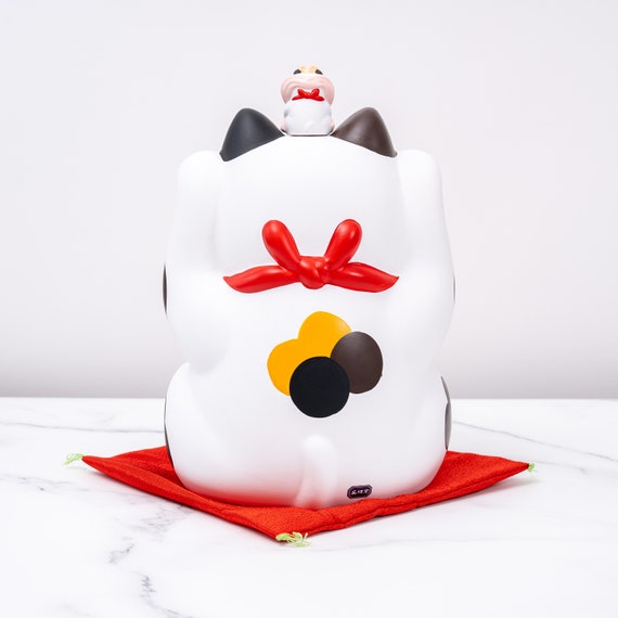 Large Yakushi Kiln Maneki Neko Ayae Seven Good Luck Cat