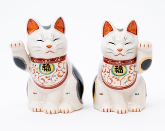 Yakushigama Shino Glaze Maneki Neko Lucky Cat