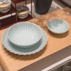 Handmade Hasami Chrysanthemum Plate | Bowl | Rinka Plate and Bowl Made in Japan