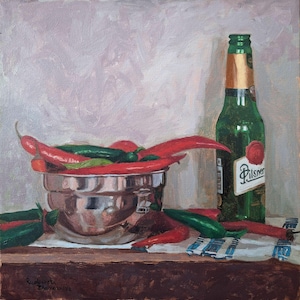 Dale vida a tu espacio: pintura realista de naturaleza muerta con botellas y chiles