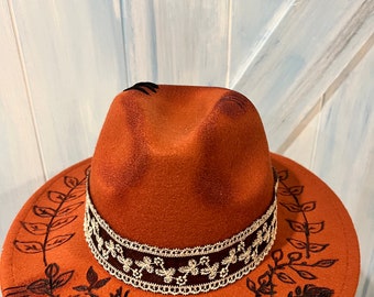 Sombrero quemado a mano, color naranja quemado, ala ancha con rosas, ajuste ajustable