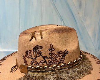 Sombrero de ala ancha quemado a mano: diseño floral quemado, ajuste ajustable