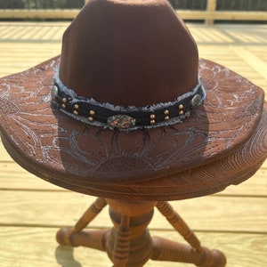 Handgebrannter Cowboyhut mit Denim-Hutband