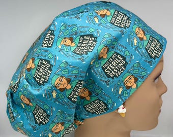 Este es mi gorro quirúrgico europeo estéril para rostro en reposo con cierre ajustable.
