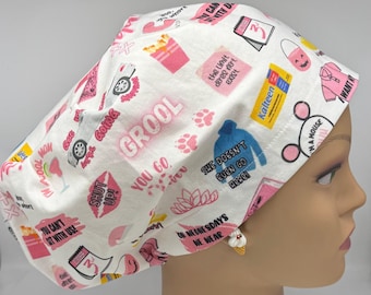 Gorro quirúrgico europeo Pink on Wednesdays con cierre ajustable.