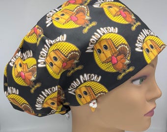 Gorro quirúrgico europeo Meowing Turkey con cierre ajustable.