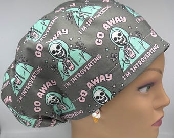 Soy introvertido. Gorro quirúrgico europeo con cierre ajustable.