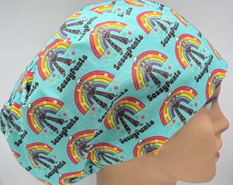 Gorro quirúrgico europeo SassyPants con cierre ajustable.