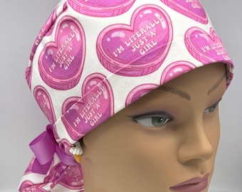 Gorro quirúrgico con forro de satén y lazos de cinta, con la inscripción "Literally Just A Girl" (Solo una niña).
