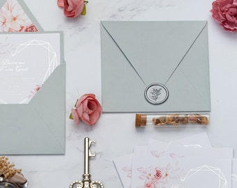 Graues Papier Hochzeitseinladungen, rosa Blume, silberner Druck, silbernes Siegel, quadratische Einladung
