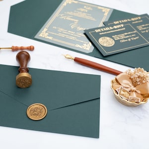 Dark green envelope with pocket, Wedding invitation with gold glitter print, rsvp card with QR code, With Love seal, Customizable envelope 画像 2