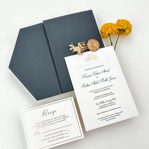 Schwarzes Pocket fold Hochzeitseinladungs-Set: Creme & Gold Glitter