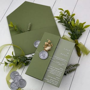 Invitación de boda verde salvia con rosa rosa impresa en acrílico transparente, pedido urgente