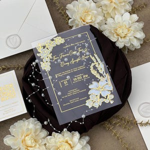 Transparente Acryl-Hochzeits-Einladung mit Glitter-Gold-Glitter um weiße Blumen, Weiß und Gold Glitter Antwortkarte gedruckt
