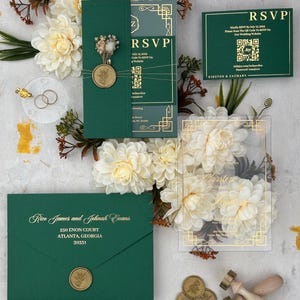 Faire-part de mariage en acrylique transparent vert émeraude à demi-couverture à décoration florale