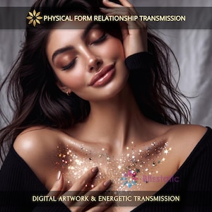 Peut inclure: Une œuvre d'art numérique représentant une personne aux cheveux bruns portant un haut noir, avec des paillettes dorées en forme d'étoiles sur la poitrine. Le texte PHYSICAL FORM RELATIONSHIP TRANSMISSION et DIGITAL ARTWORK & ENERGETIC TRANSMISSION apparaît.