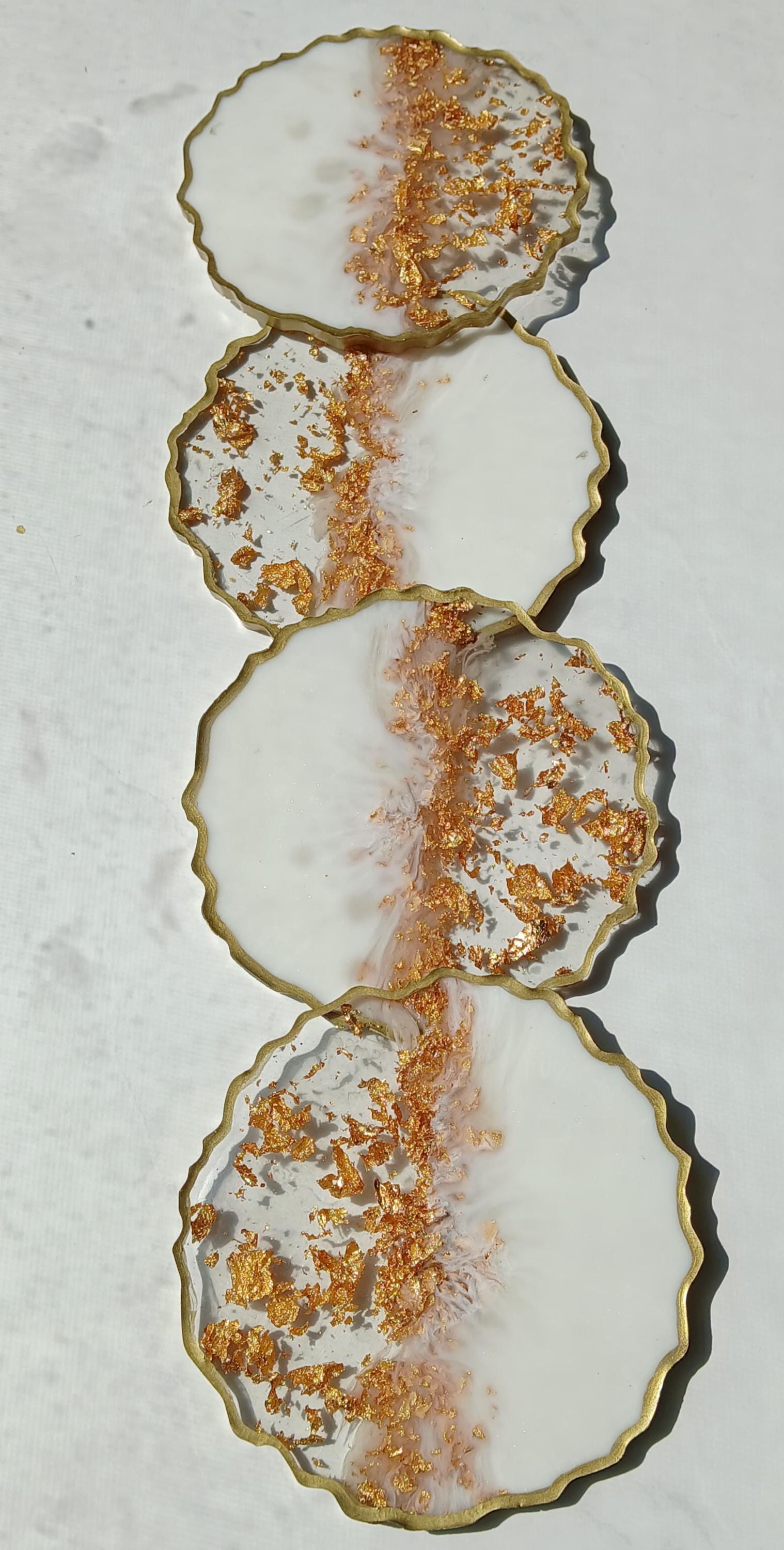 Lot De 4 Sous-verres En Résine Gris Avec Accents Dorés - Modernes, Faits Main (États-Unis)