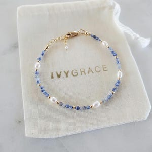 Armband met blauwe jaspis en parel: 14 kt gold filled