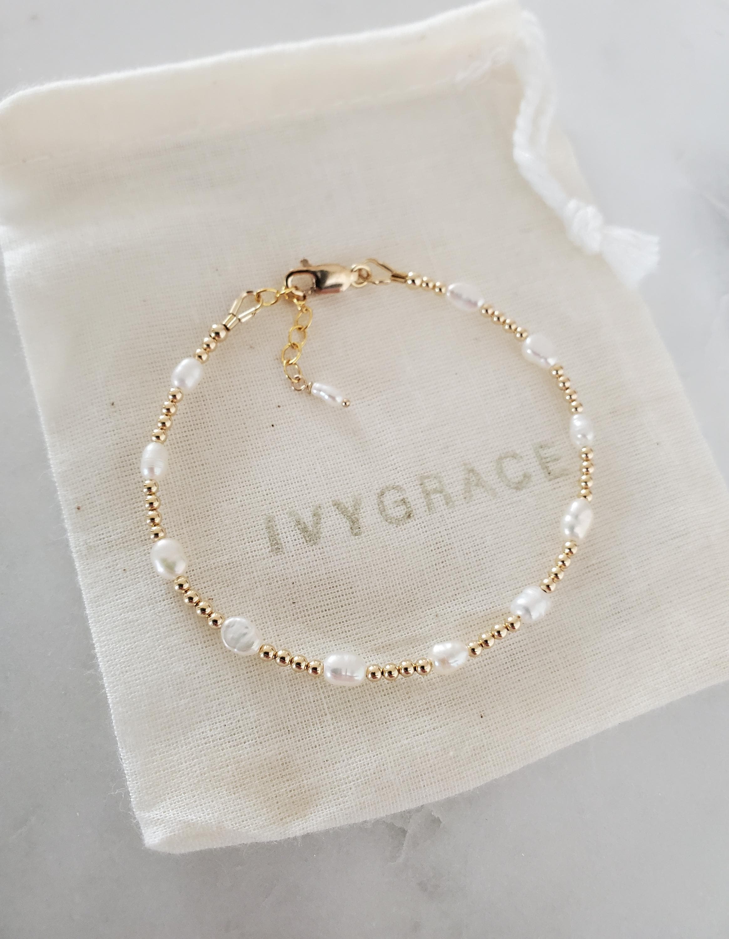 ブレスレット LESS IS MORE Freshwater Pearl Bracelet 14K Gold Field Magnet Freshwater Pearl Bracelet, 14K Gold Filled Beaded Pearl
