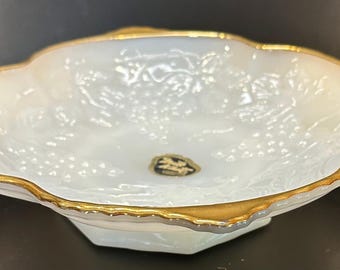 Vintage Anchor Hocking Milk Glass Grape Bowl with Gold Trim | White Anchorglass Vineyard Pattern Serving Bowl | Mid Century Milk Glass Decor