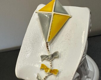 Vintage Mid Century Kite Brooch Gray Yellow Enamel Pin | Whimsical Novelty Jewelry | 1950s 1960s Retro Spring Accessory