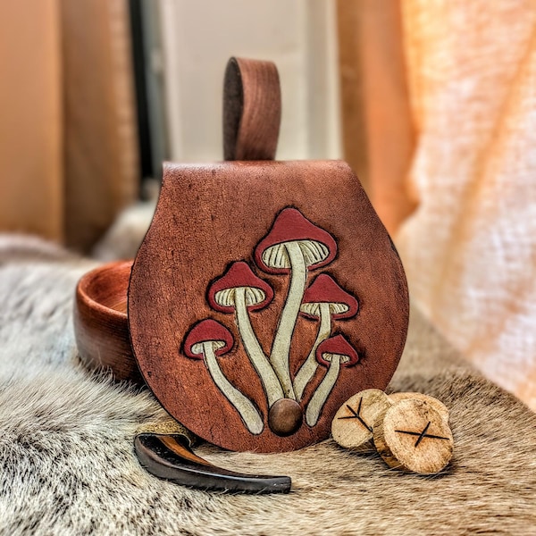 Kleine Leder Gürteltasche - Pilz Sammler - Wandertasche