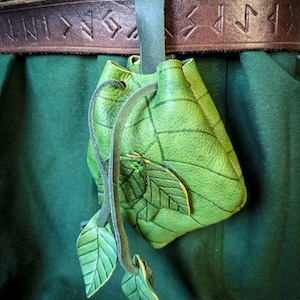 Pochette en feuilles elfique