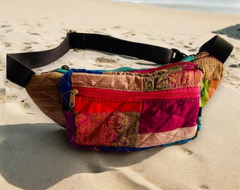 Riñonera de patchwork colorida: bolso de cinturón acolchado hecho a mano