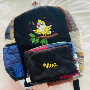 Oiseau chanteur - Sac à dos personnalisé parfait pour les enfants, cadeau personnalisé - Sac à dos pour tout-petits avec image et nom brodés - Cadeau pour les enfants
