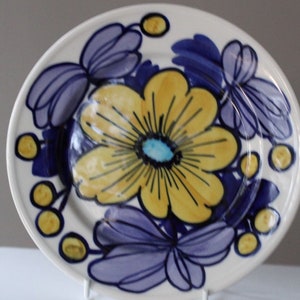Arabia Finland NUPPU (BUD) side plate diam. 20 cm handpainted - Design by Raija Uosikkinen & Ulla Procope Vintage
