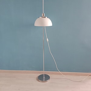 Guzzini White Floor Lamp Model Faro/ Space Age Floor Lamp/Italian Design Floor Lamp/White Floor Lamp/70s