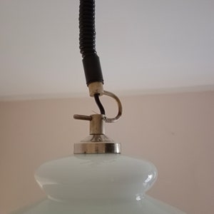 Vintage vit opalglas pendellampa / Vintage taklampa / Retro hänglampa / Mid-Century Modern lampa / Tillverkad i Jugoslavien / 1970-talet bild 10