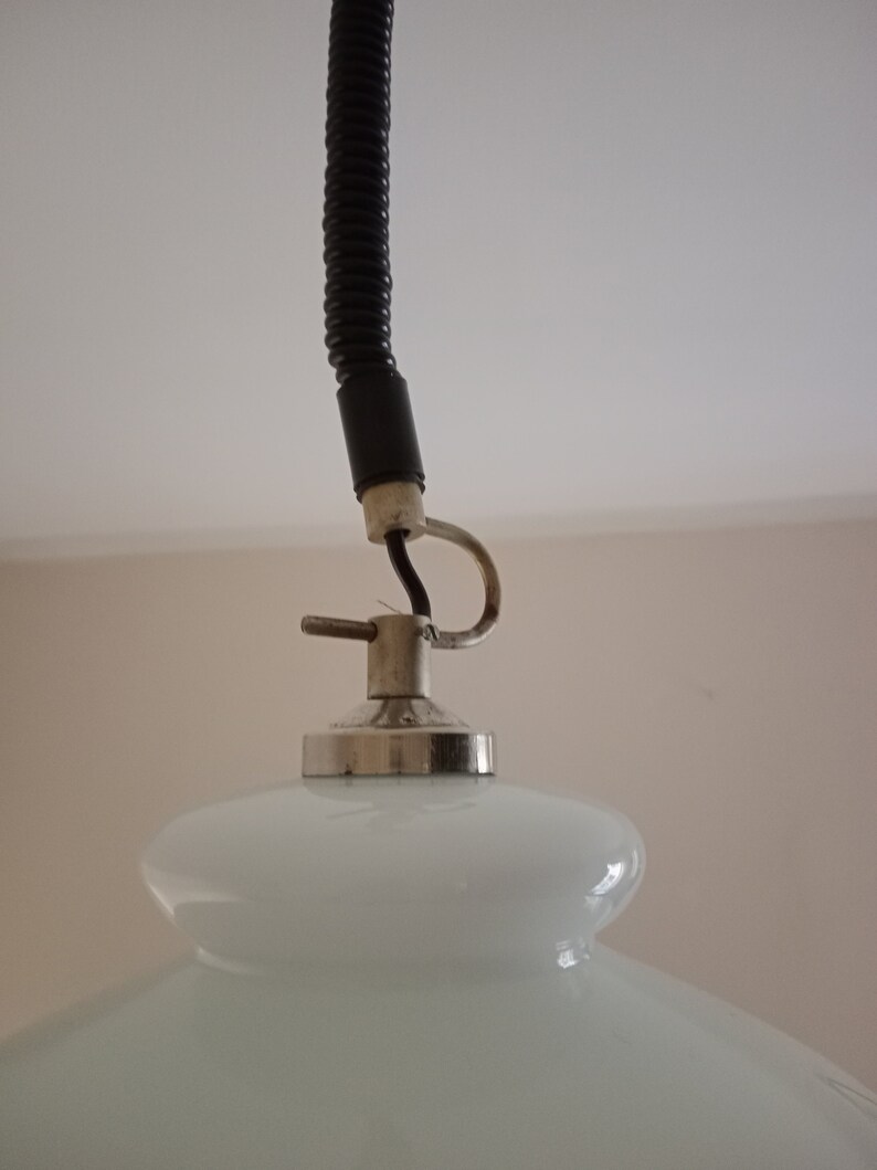 Vintage vit opalglas pendellampa / Vintage taklampa / Retro hänglampa / Mid-Century Modern lampa / Tillverkad i Jugoslavien / 1970-talet bild 10