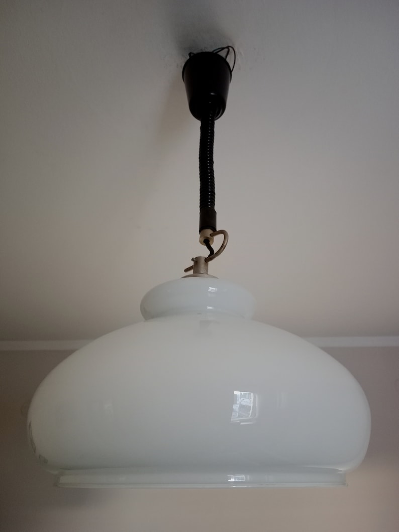 Vintage vit opalglas pendellampa / Vintage taklampa / Retro hänglampa / Mid-Century Modern lampa / Tillverkad i Jugoslavien / 1970-talet bild 3