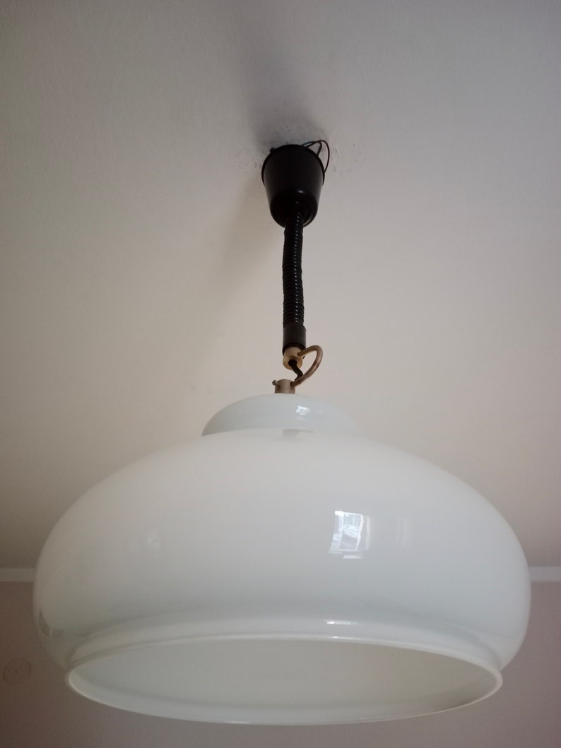 Vintage vit opalglas pendellampa / Vintage taklampa / Retro hänglampa / Mid-Century Modern lampa / Tillverkad i Jugoslavien / 1970-talet bild 7